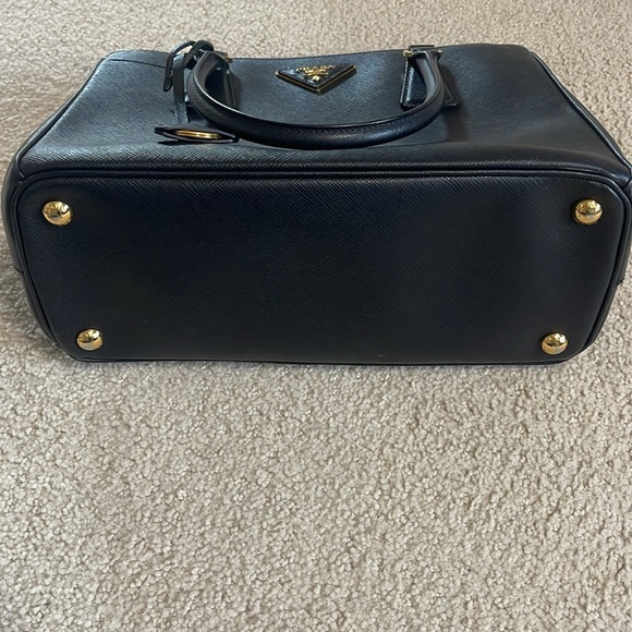 Prada Saffiano Lux - Picture 3 of 9